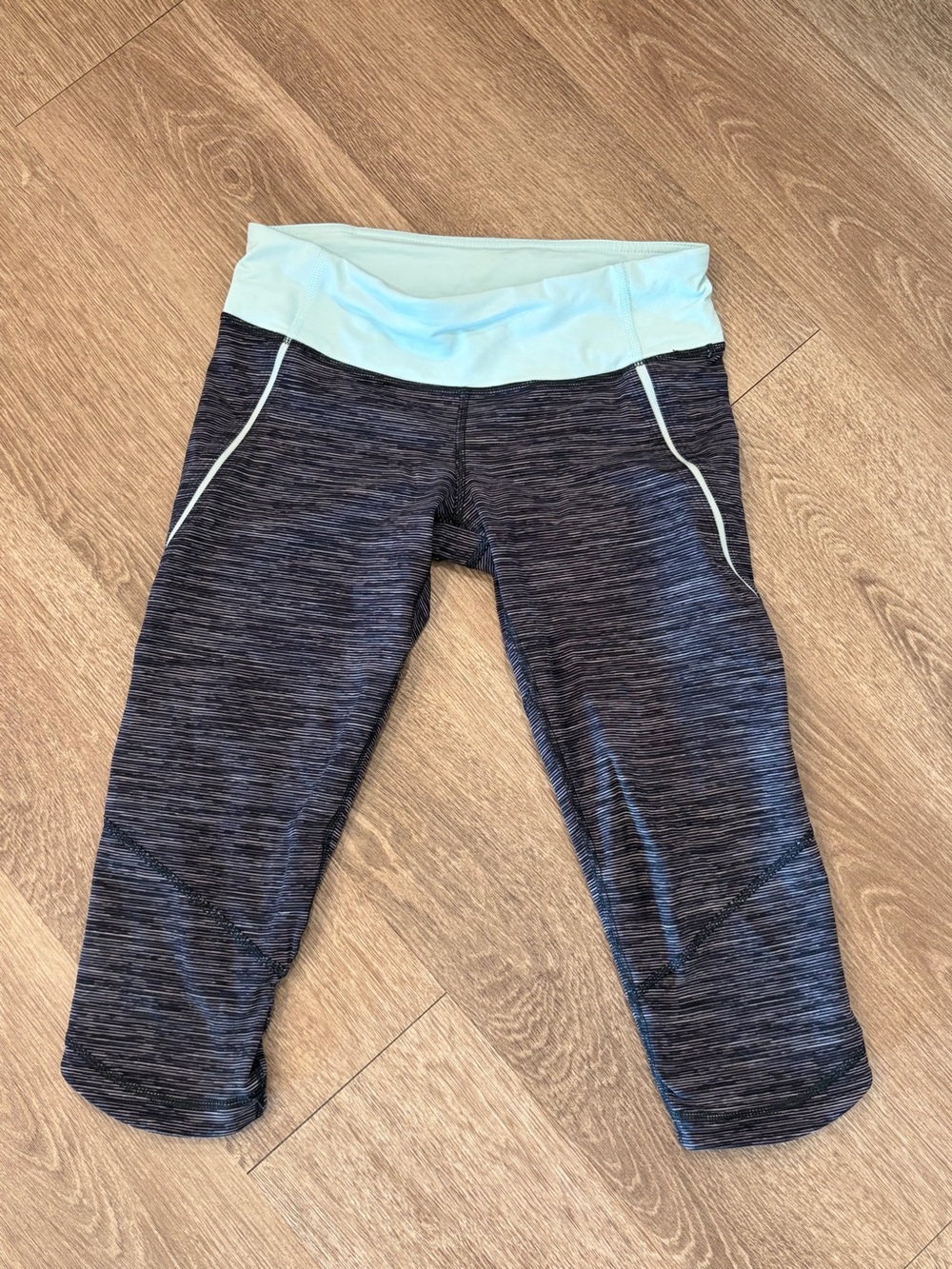 Lululemon Heathered Charcoal Capri Leggings I Size 4